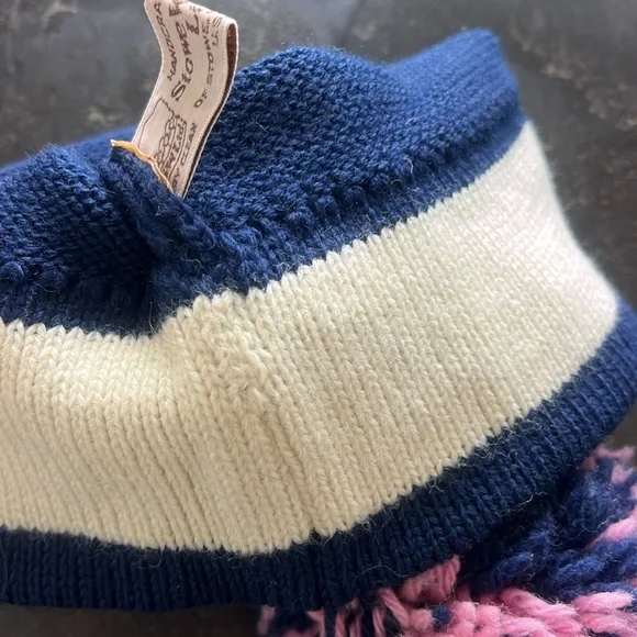 NWOT Stowe Woolens Ltd navy blue beanie hat with pink pigs, blue & pink pom-pom - Picture 6 of 12